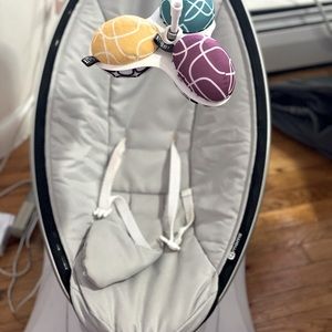 4 Moms Mamaroo Baby swing